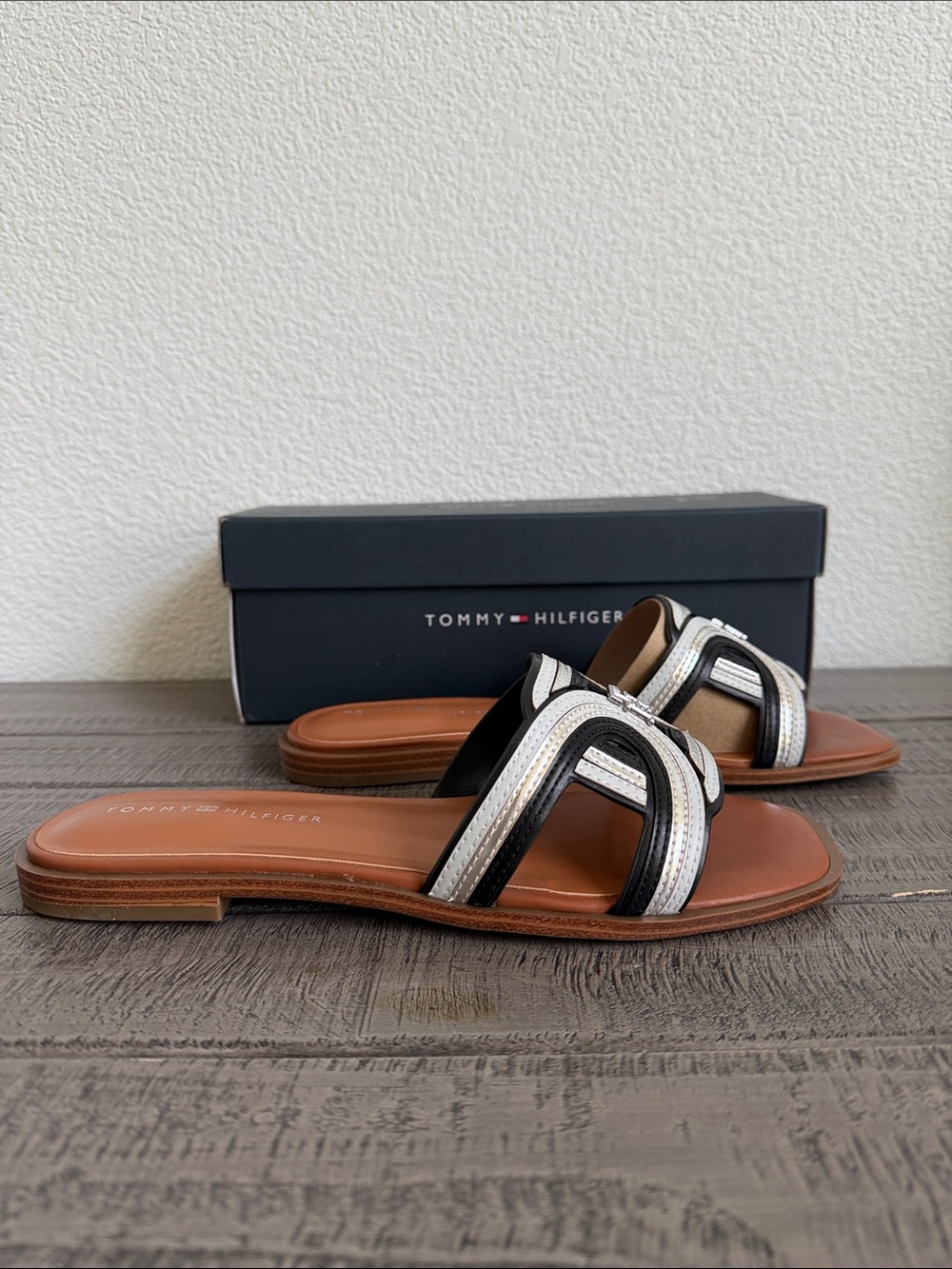Tommy Hilfiger Women's Tressi Logo Flat Slide Sandals NIB